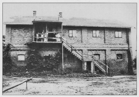 Az eredeti majorház, amelyet később templommá építettek, 1950-es évekből